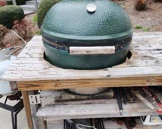 Big Green Egg Grill with table