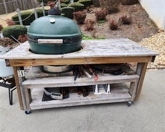 Big Green Egg Grill with table