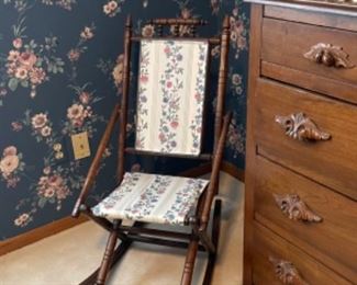 ANTIQUE ROCKING CHAIR