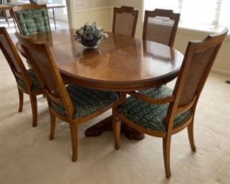 $400.00………..VINTAGE HERITAGE DINING SET WITH 6 CHAIRS, 2 LEAVES AND TABLE PADS INCLUDED 