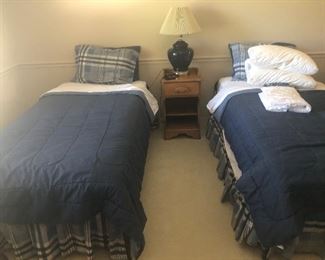 Twin beds and comforters 