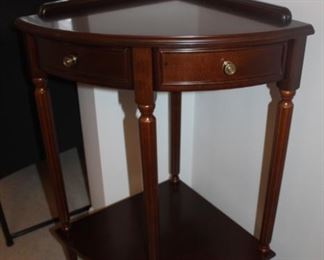 Bombay accent table W-22 D-16 H-30