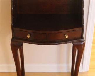 Bombay accent table W-20 D-12 H-32
