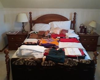 Queen bed, four poster