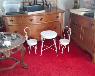 Low dresser in back
Childs ice cream parlor table w chairs set
