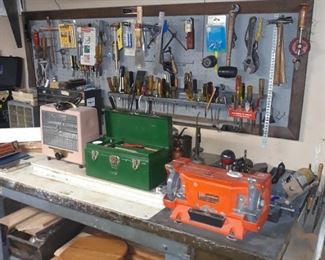 Work bench with assorted tools
Bench top grinder