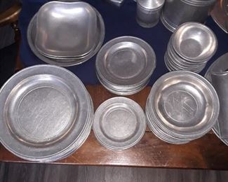 Tavern plates and v bowles