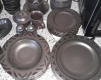 The same Pfaltzgraff dinnerware
Pattern : Midnight Sun
Service for eight
Additional serving pieces