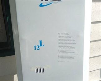 Gives tankless hot water heater 12 liter lp gas german made NEVER  used