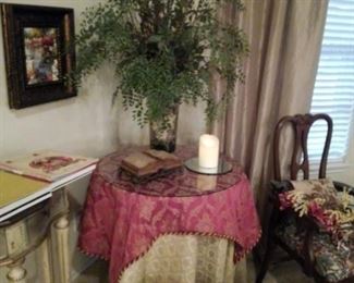 Occasional table - artificial plant decor