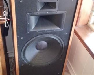 Vintage pair of Klipsch Chorus 2 in oiled oak speakers.  Very good condition.  Minor wear. Sound great..