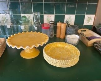 Cake plate, Decorative plastic plates/Kitchen misc
