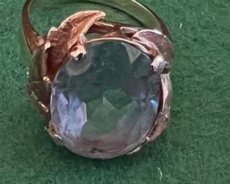 14kt gold aquamarine very large stone -ring