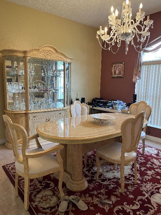 Made in Italy “ Eddie Rose Collection “ 
Beautiful Dining room set 
