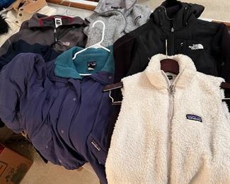Several nice pieces by Patagonia and North Face among other… if you dig the cool clothes… be sure you make it to the y-shirt pictures later… some dang cool stuff awaits.