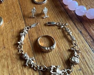 Love this vintage 90’s solid 14k gold Looney Tunes bracelet! … and tweety earrings!