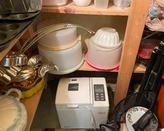 closer look at Tupperware, copper molds