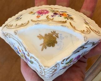 Porcelain Lidded Victorian Fan Shaped Jar. Photo 2 of 2. 