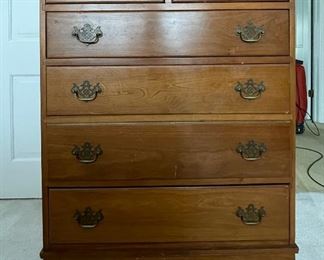 Vintage Stickley 6-Drawer Chest Of Drawers. 