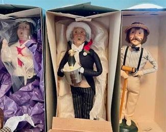 Byers choice carolers