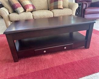 Lift top coffee table