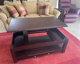 Lift top coffee table