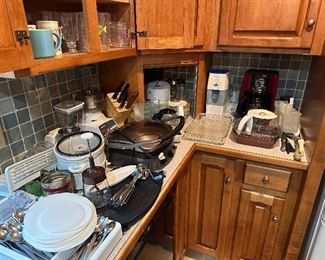 Kitchenware, small appliances