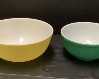 2 Vintage Pyrex Primary Color Mixing Bowls