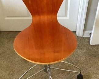 Mid Century Modern Look Desk Chair