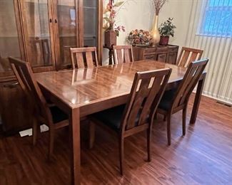 BERNHARDT Dining Room Table – 6 Chairs – 1 Leaf,