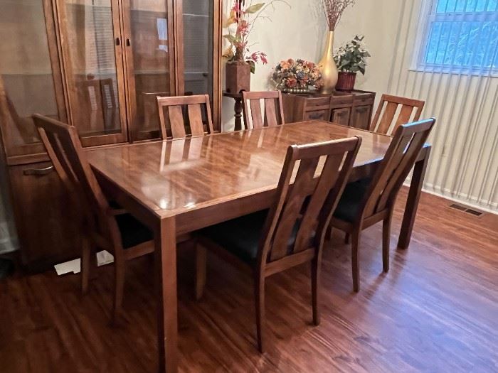 BERNHARDT Dining Room Table – 6 Chairs – 1 Leaf,