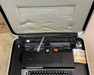 Brother Pro-7800 Correct-O-Ball Typewrite w/Case,