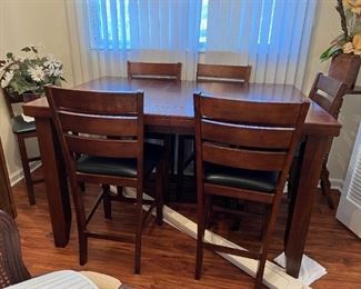 High Top Dining Room Set/ Pub Table  6 Stools