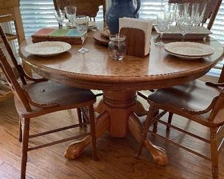 Round oak table & 6 pressed back chairs