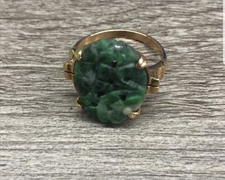 14k yellow gold green jadeite carved ring size 7.5 5 grams  $400