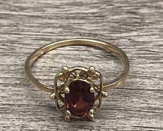 10kt yellow gold red garnet size 6 1.34 grams $175
