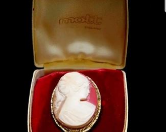 Vintage limited cameo brooch Victoria woman $50