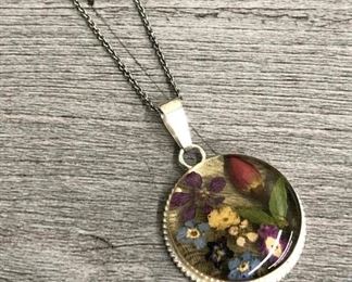 925 sterling silver flower pendant 4.83 grams $40