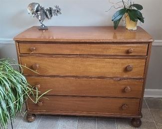 Vintage 4 drawer chest
