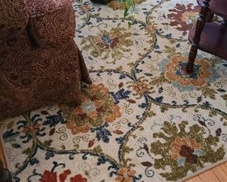 Floral area rug