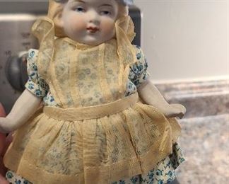 Limbach Porzellanfabrik Doll, P85, 8” 