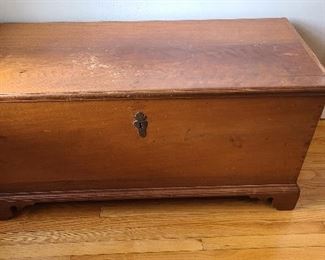 Dovetailed blanket chest with offset strap hinges
