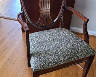 Shield back dining chair/arms