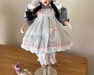 1989 Franklin Heirloom Doll "Mary, Mary, Quite Contrary" w/box and paperwork 