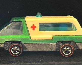 HotWheels Heavy Haulers Redline Ambulance