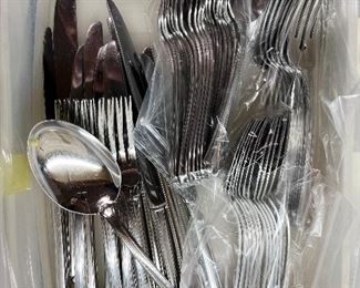 Oneida Silverware Set