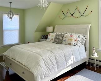 Aspen Homes Queen Bed with 2 Drawers and Panel Back