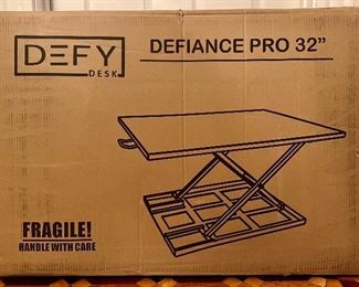 Defiance Pro 32" Defy Desk
