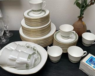 Royal Doulton Rondelay China Set