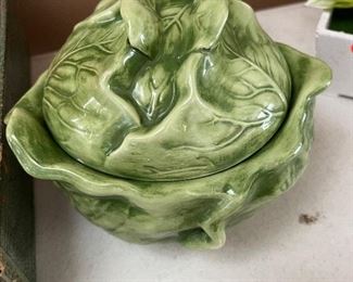 Majolica lettuce bowl with lid